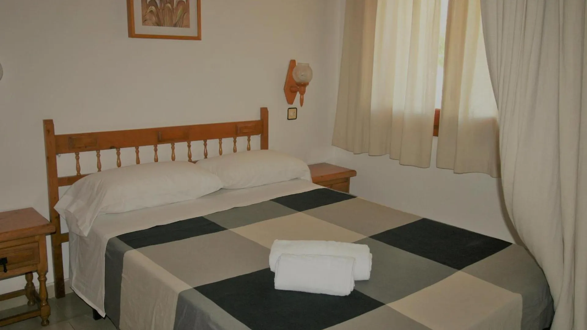 アパート Apartamento En Primera Linea De Mar Con Parking, Cerca Del Centro Y De La Playa De Empuriabrava - Es-228-179