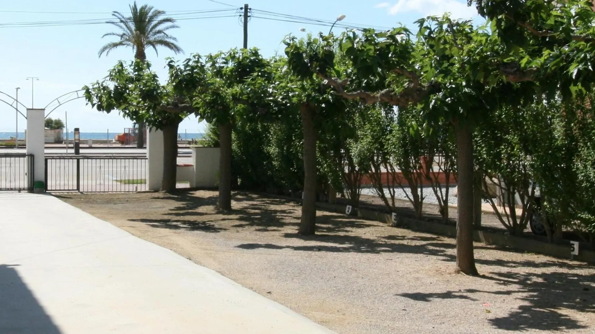 Apartamento En Primera Linea De Mar Con Parking, Cerca Del Centro Y De La Playa De Empuriabrava - Es-228-179 スペイン