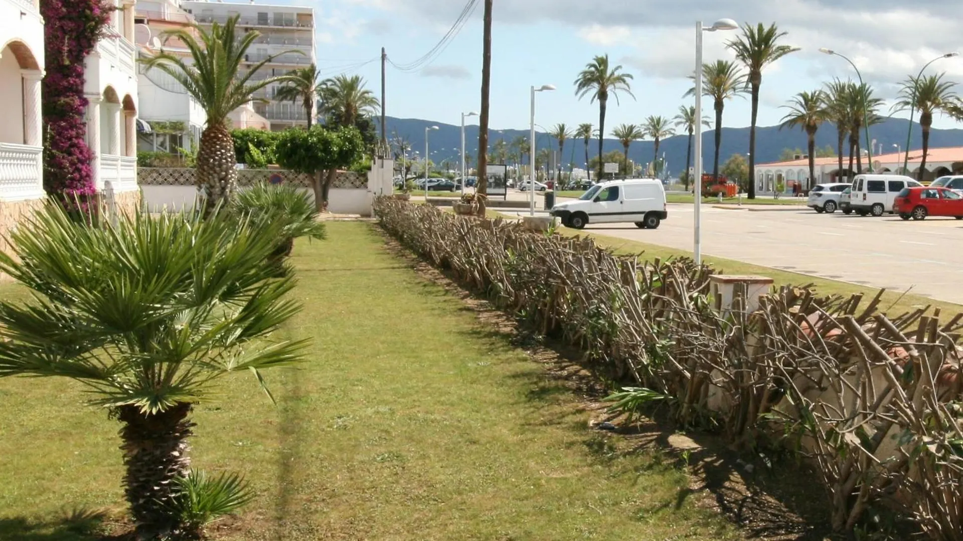 アパート Apartamento En Primera Linea De Mar Con Parking, Cerca Del Centro Y De La Playa De Empuriabrava - Es-228-179 スペイン