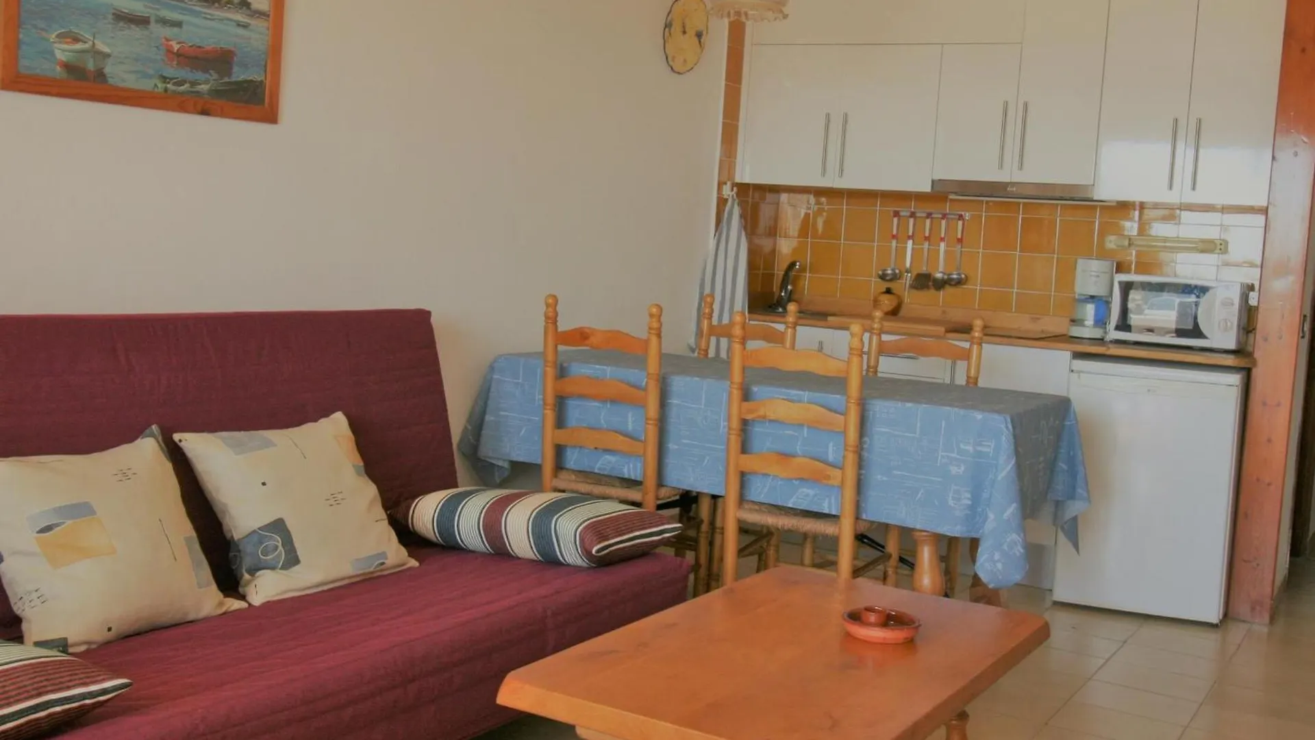 Apartamento En Primera Linea De Mar Con Parking, Cerca Del Centro Y De La Playa De Empuriabrava - Es-228-179 アパート